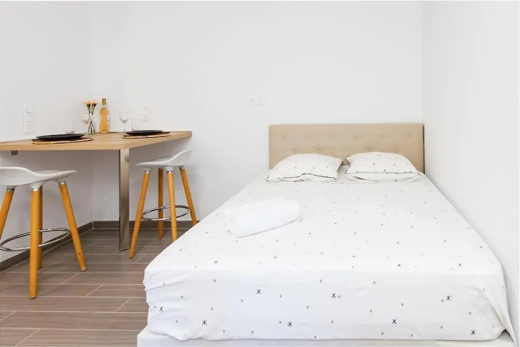 Studio Renove - Residence Front De Mer - Menton Apartment
